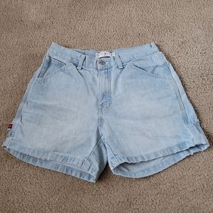 Tommy Hilfiger 90’s style short. 